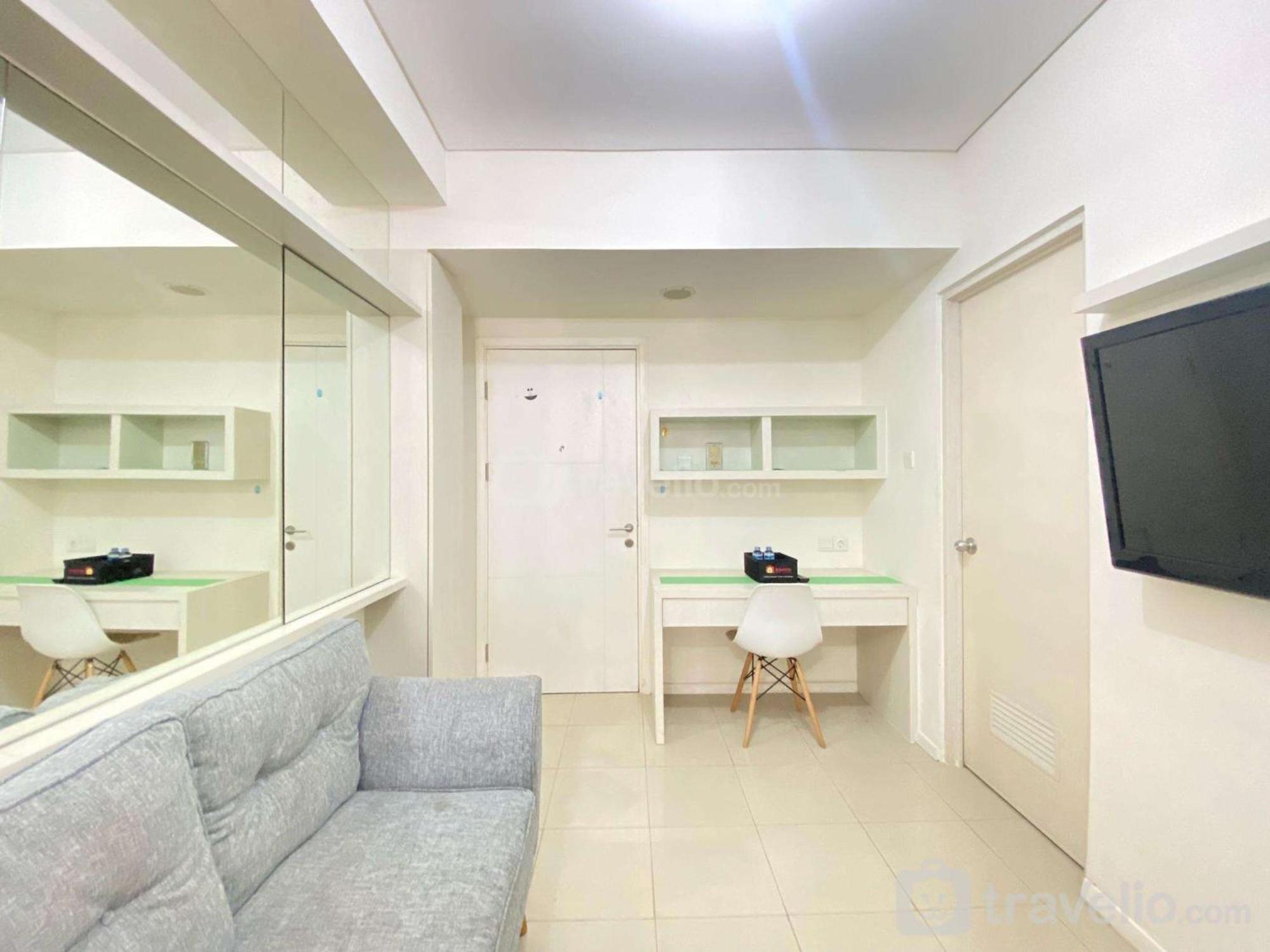 Minimalist And Spacious 1br At Parahyangan By Travelio Apartemen