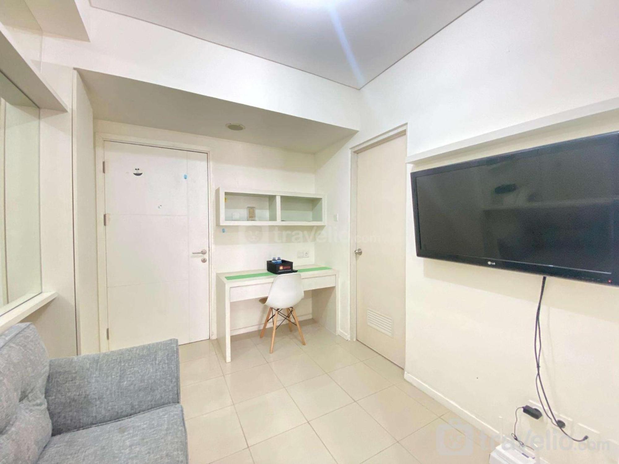 Minimalist And Spacious 1br At Parahyangan By Travelio Apartemen Bandung