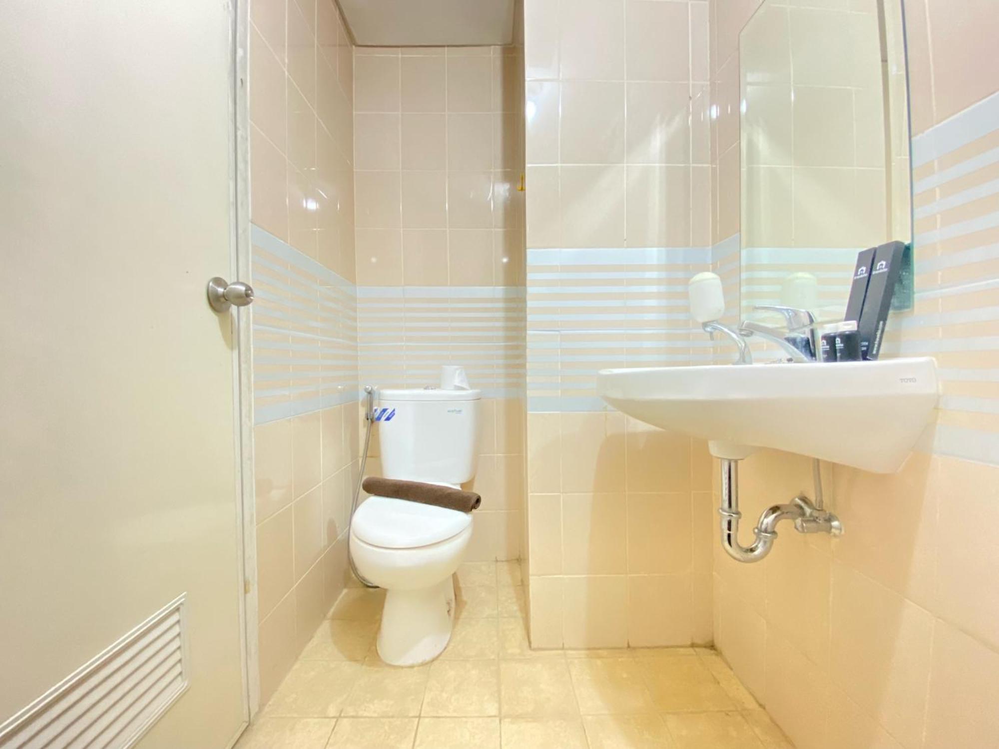 Minimalist And Spacious 1br At Parahyangan By Travelio Apartemen