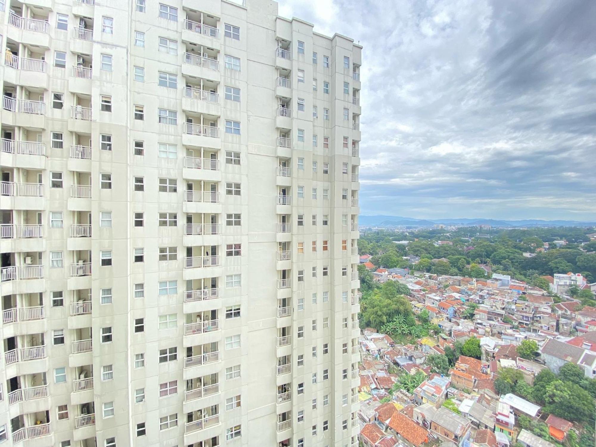 Minimalist And Spacious 1br At Parahyangan By Travelio Apartemen *